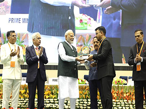 pm-to-civil-servants-become-growth-facilitator-not-regulator