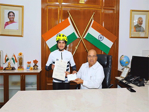 cyclist-asha-malviya-to-remember-kargil-vijay-diwas-with-a-message-