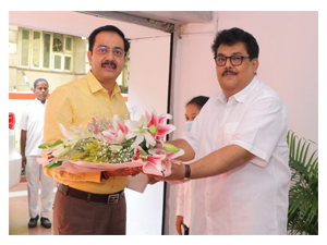 union-secretary-for-mines-visits-hcl-corporate-office