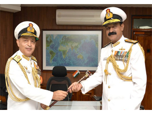 vice-admiral-ma-hampiholi-assumes-command-of-snc