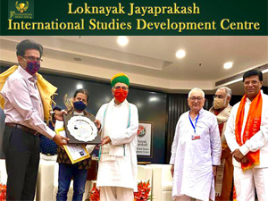 rohit-kumar-singh-gets-good-governance-award