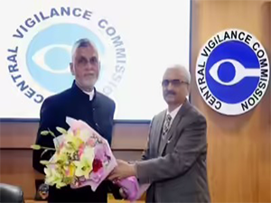praveen-vashista-takes-over-as-vigilance-commissioner