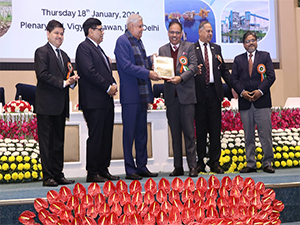 rec-receives-scope-excellence-award-from-vice-president-of-india