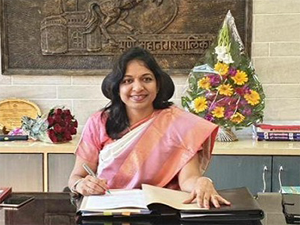 women-ias-officer-at-forefront-in-fighting-covid-19-in-hotspot-pune